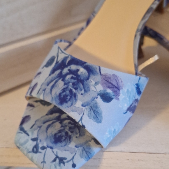 NWOT Nine West Blue Floral Kitten Heel Mules - Picture 6 of 7